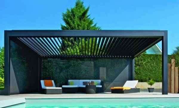 Homelovers: A freestanding black louvre roof installed poolside at a luxury home in Auckland.