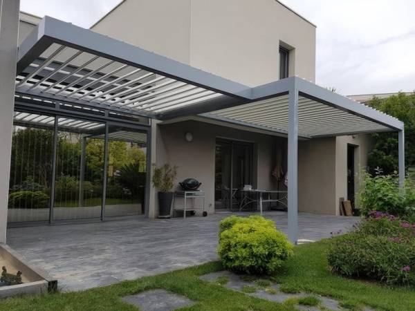 Homelovers louvre roof: A modern and adjustable outdoor solution for year-round sun and rain control.